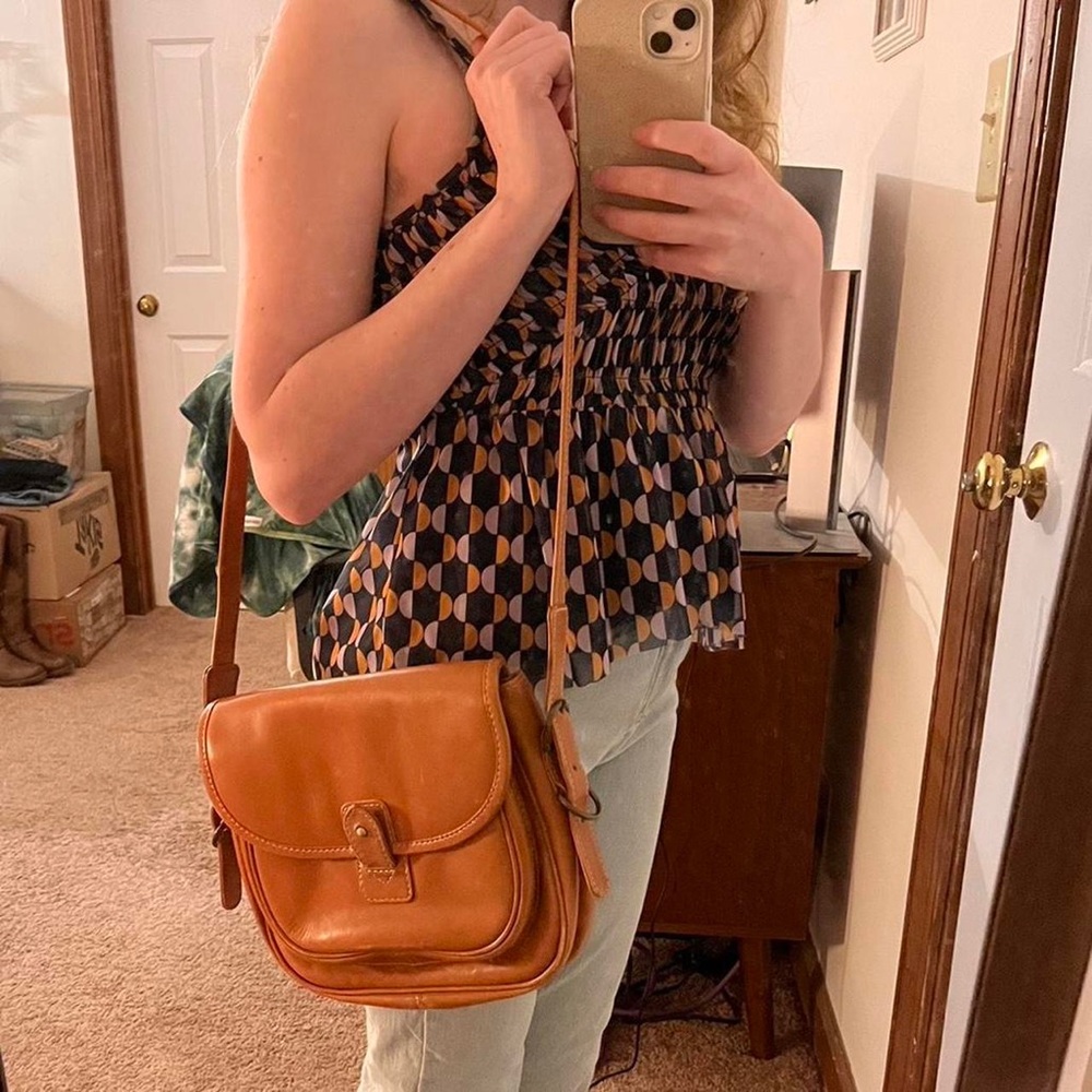 Medium Sized Gaitonde Leather Crossbody Bag